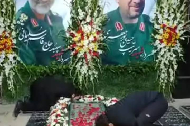 نماهنگی از مراسم تعویض سنگ مزار سپهبد قاسم سلیمانی