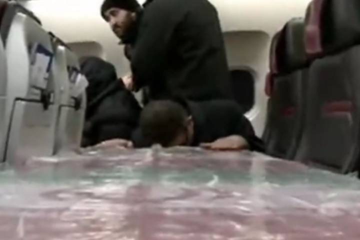  هواپیمای حامل پیکر سردار شهید حاج قاسم سلیمانی