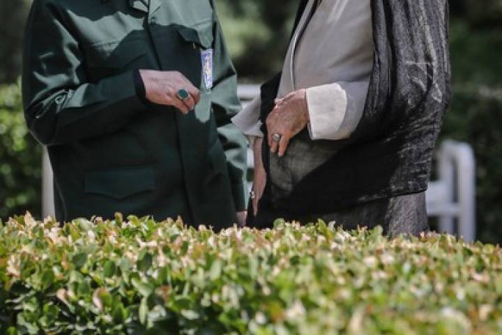 تصاویری از شهید سپهبد قاسم سلیمانی در کنار رهبر انقلاب