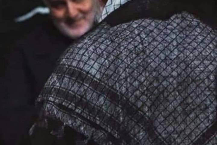  ” إنه الرجل الذي أفشل جميع مخططات الشيطان الأکبر في المنطقة “