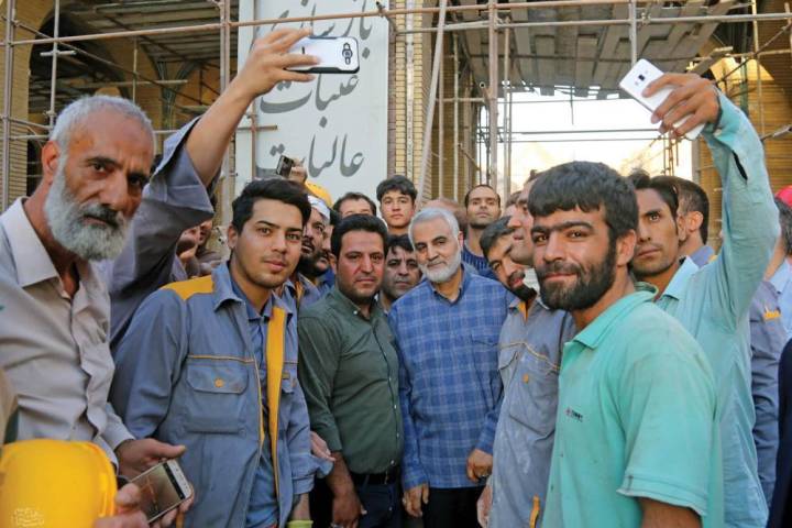 مجموعه پوستر در صحن حضرت زهرا سلام‌الله علیها