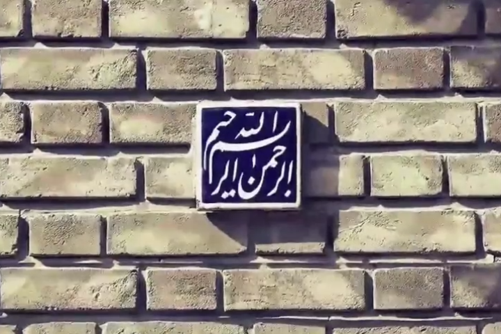 روی قبر من بنویسید سرباز