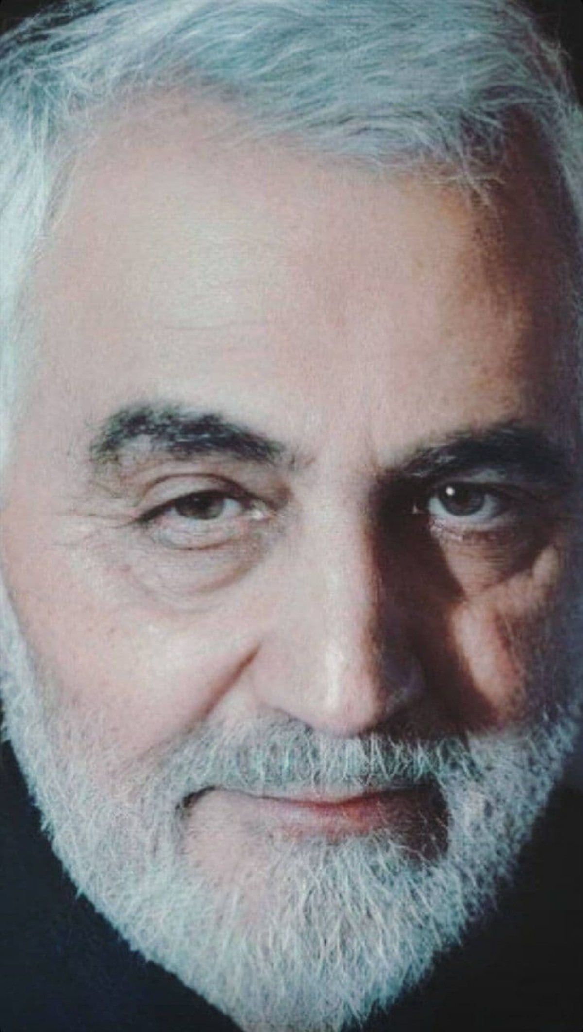 فالصَمتُ فِي حَرم الجَمال جَمالُ