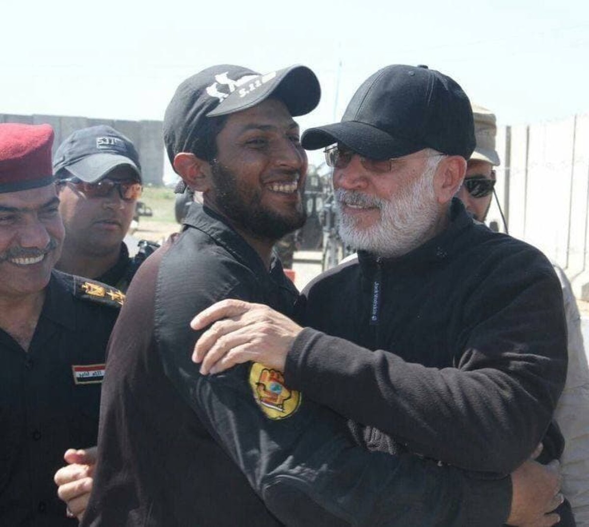 كـــانَ قَـــلبهُ يفيــض عطــفاً وأبـــوه