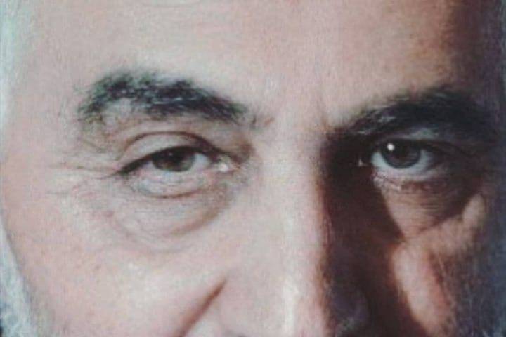 فالصَمتُ فِي حَرم الجَمال جَمالُ