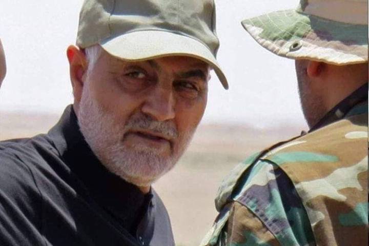 كــانَ ديقيقاً في المستوى الأخــلاقي ، إذا أرادَ أن يصـــدر أمراً كانَ يستخدم أسلوبَ التمني