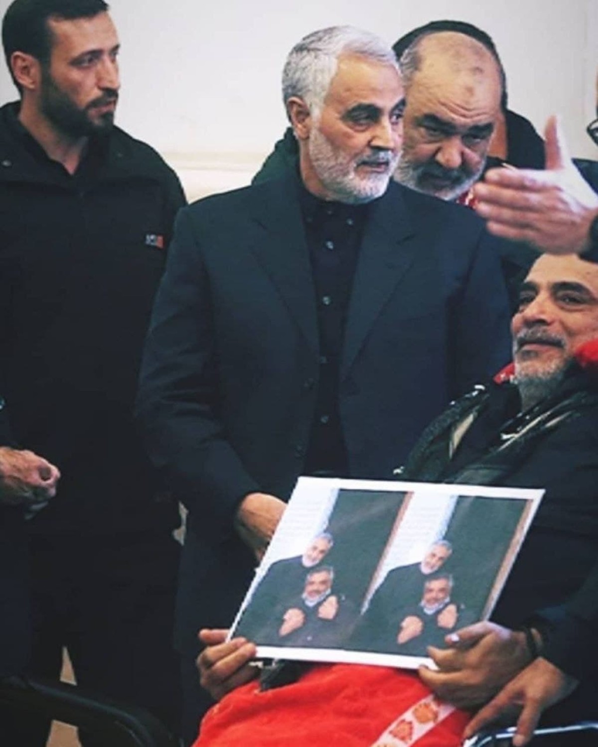 شهدا کسانی هستند که از دیگران شجاعت و دلیری بیشتری نشان دادند