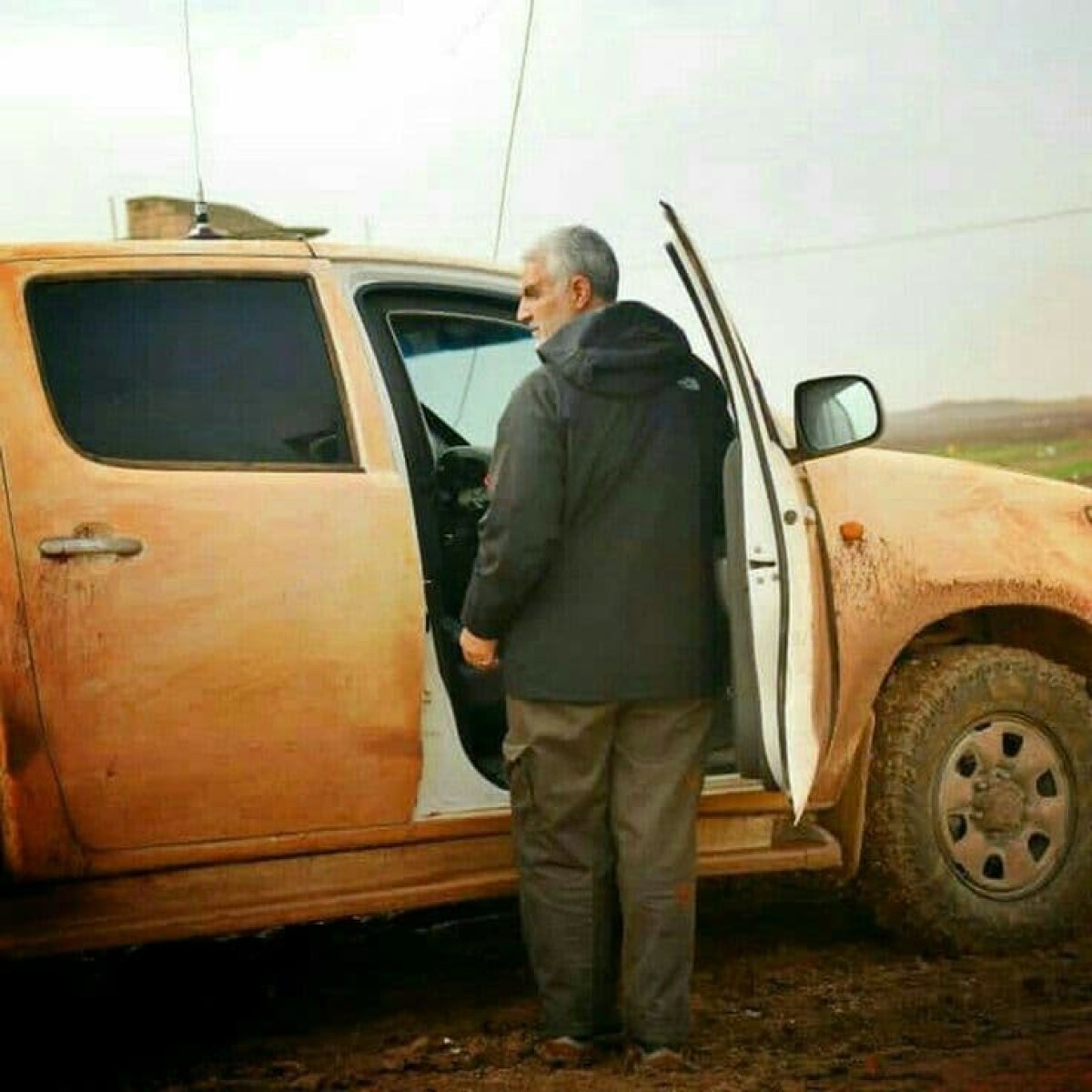  ” تواضع الشهيد سليماني في ساحات الحرب “