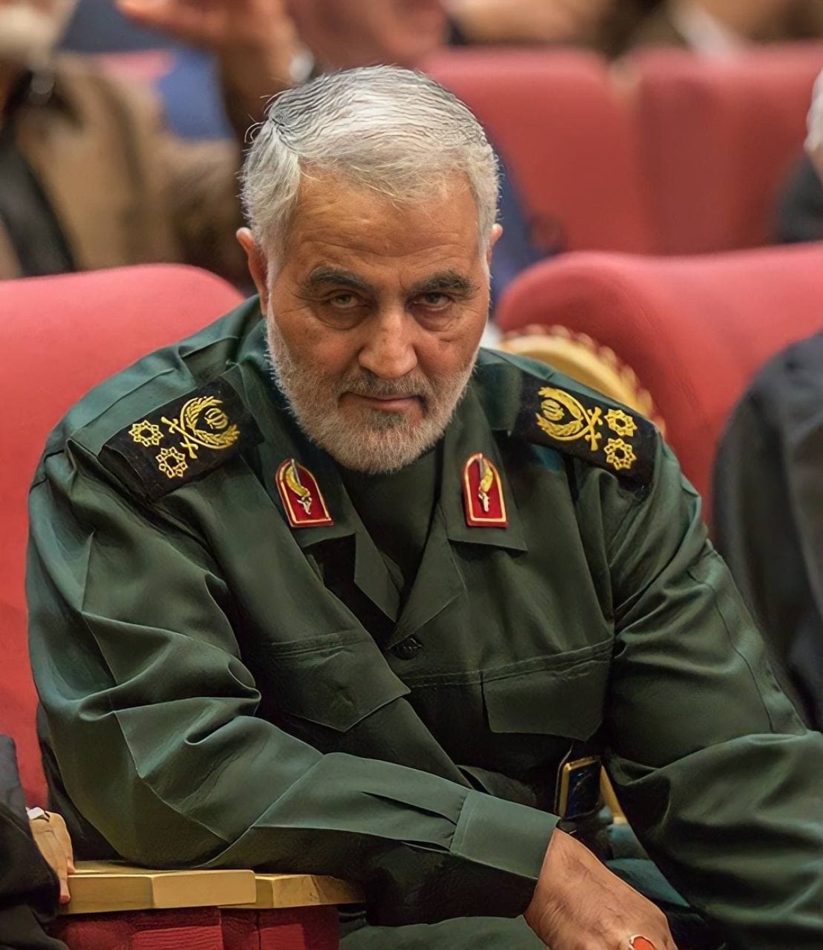  ” الشهيد سليماني يكشف فراغ ووهم التهديدات الأمريكية “