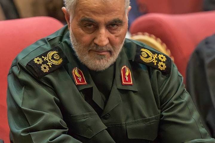  ” الشهيد سليماني يكشف فراغ ووهم التهديدات الأمريكية “