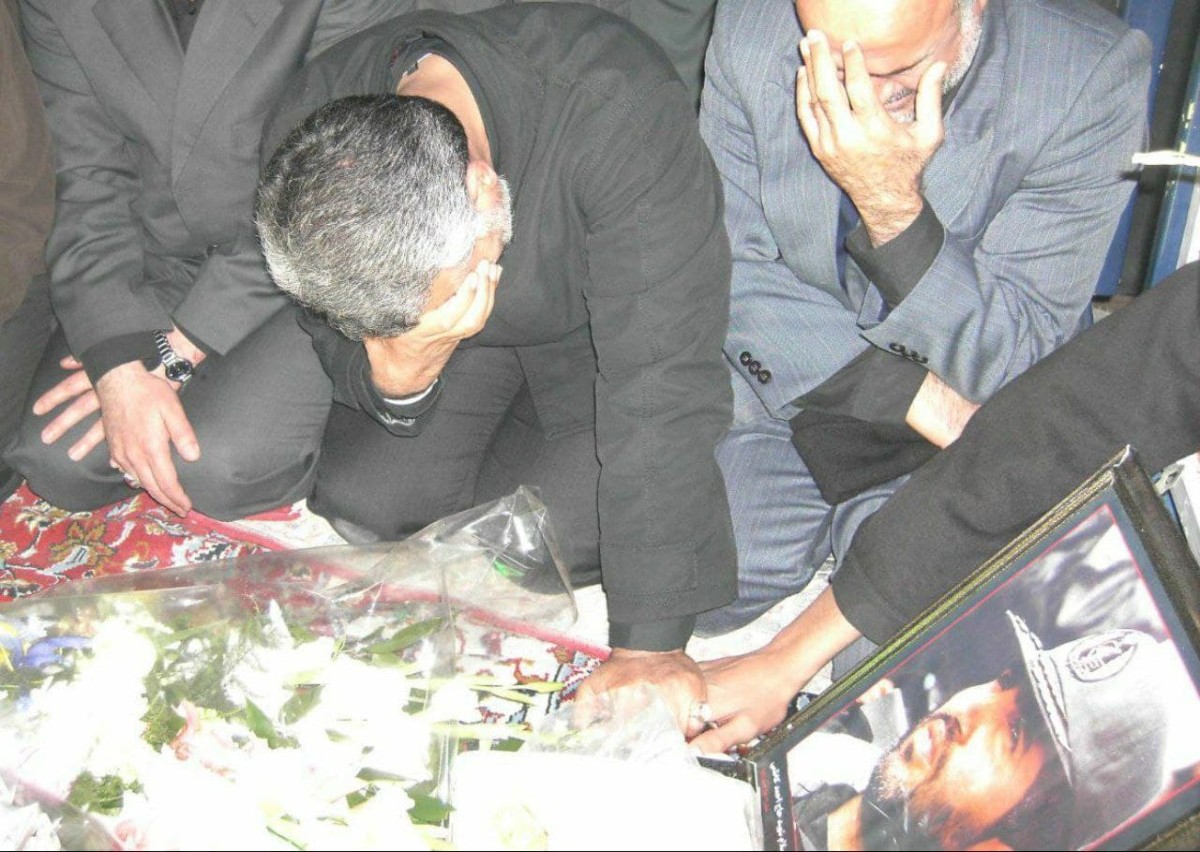 Martyr Haj Qasem Soleimani next to the tomb of Martyr Haj Ahmad Kazemi
