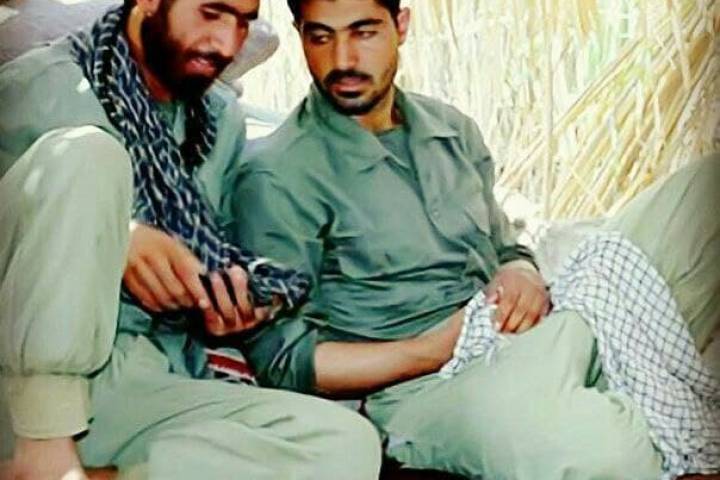  همه عنوان‌هایش را کنار می‌گذاشت …