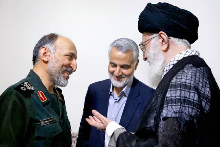 پھر سے مقتل کو سنوارو کے میں زندہ ہوں ابھی