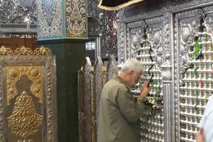  ” الحاج المهندس عند مرقد السيدة زينب في ريف دمشق “