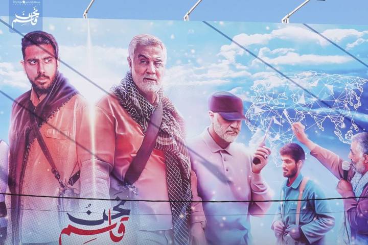  مجموعة صور رفع جدارية ” اجيال القاسم نحن، ونحن قاسم “