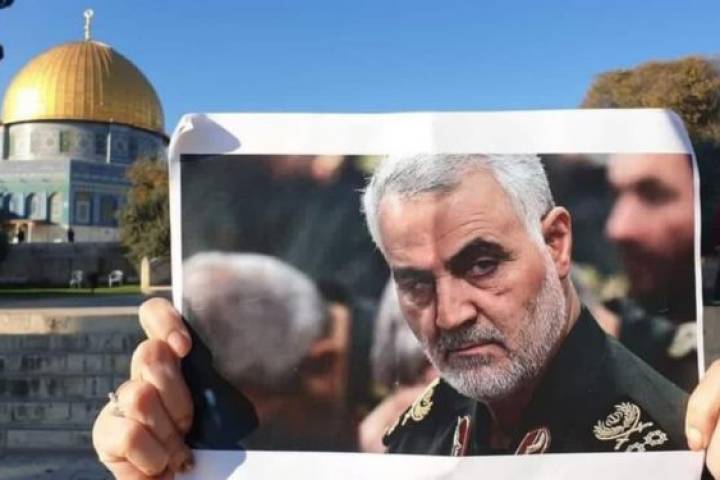  ” الشهيد قاسم سليماني ودوره في تنوير الرأي الإسلامي تجاه القضية الفلسطينية “