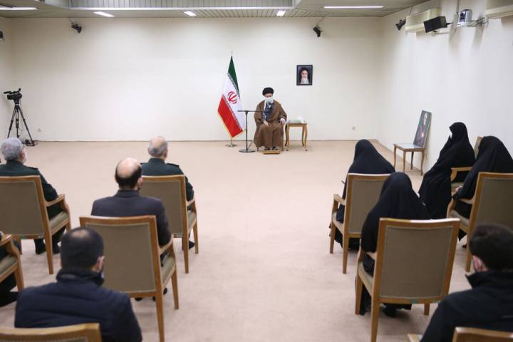 رہبر معظم انقلاب اسلامی کی شہید قاسم سلیمانی کے اہلخانہ کے ساتھ ملاقات