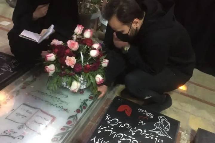  The presence of martyred children of Brigadier General Haj Qasem Soleimani alongside Mazar-e Sharif Haj Qasem in the delivery of the new year…