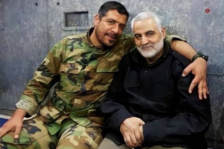 Picture of Martyr Shahrooz Mozaffar Nia Yar Martyr Haj Qasem Soleimani