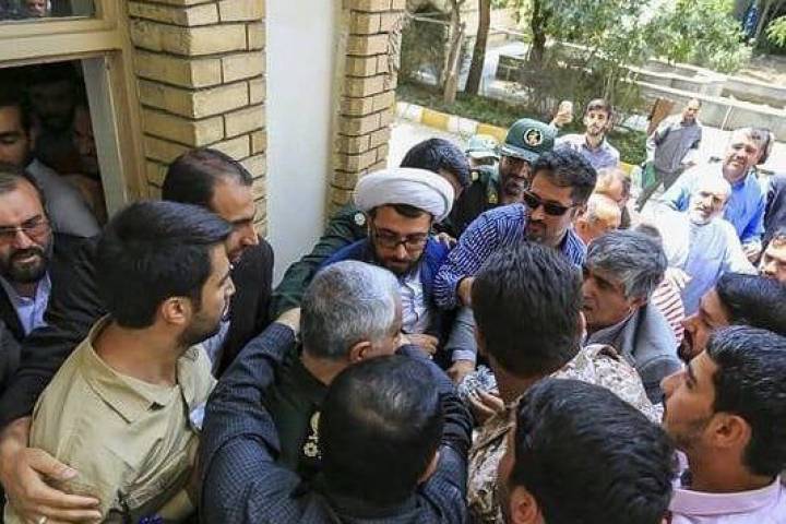 هر کار میکنم که تــو باشی کنار مـن …