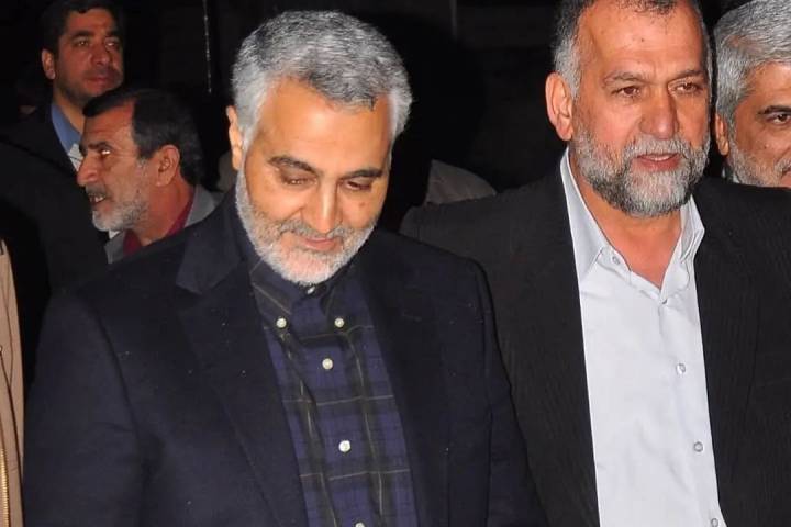 همچون نور دیگران را ظاهر میکنند