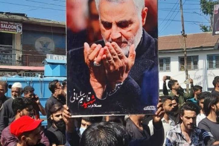 در قاب دل‌ها جامانده است…