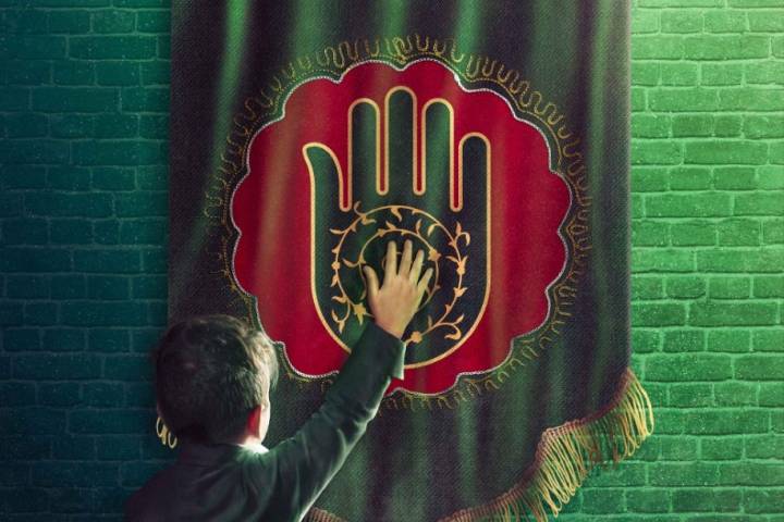  دست ما از کودکی در دست توست