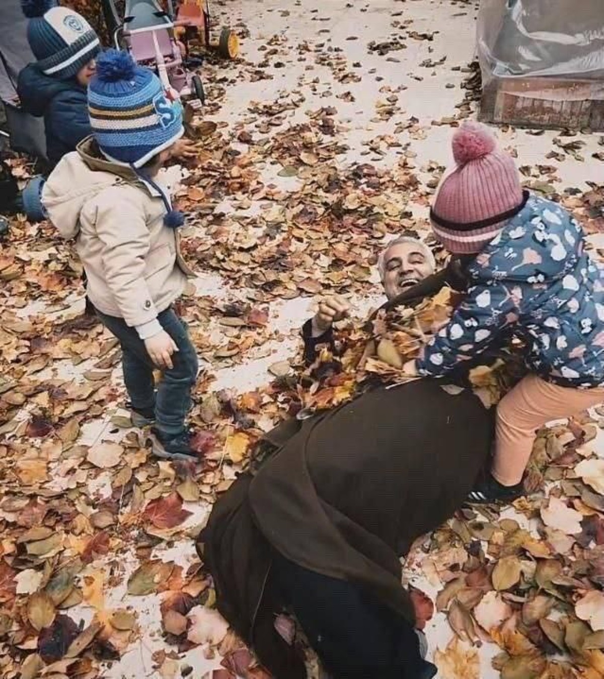 برگ هم نبودیم درآغوشت بگیریم…