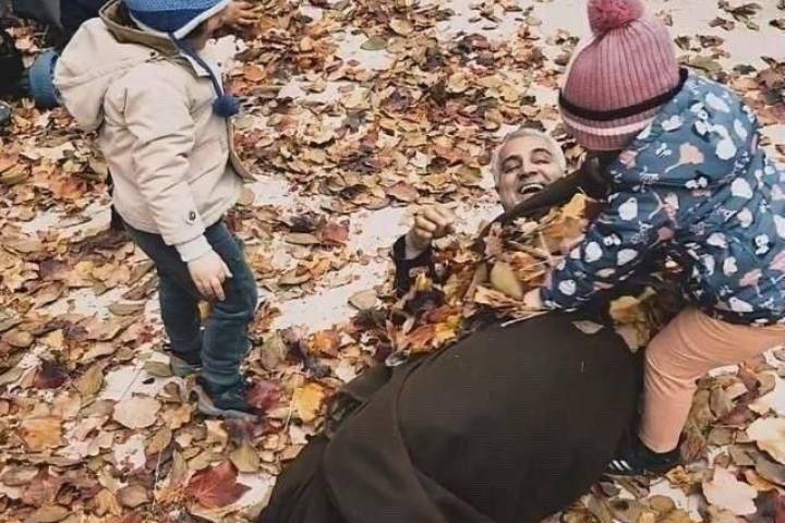 برگ هم نبودیم درآغوشت بگیریم…