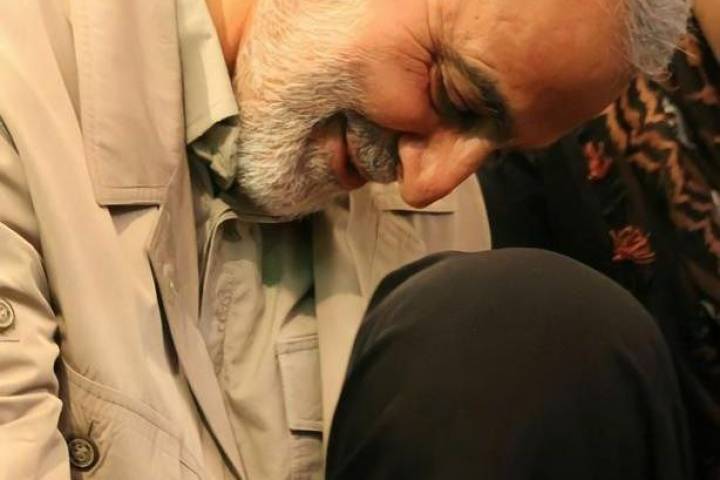 گندم می‌ریخت روی قبر شهدا…