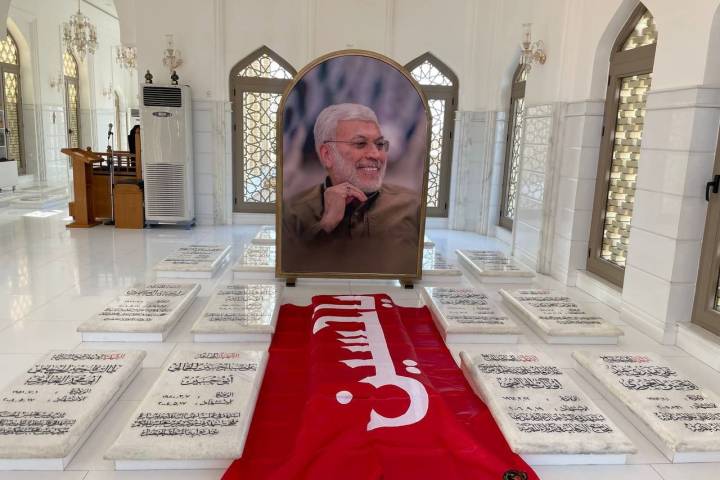  ” أهداء راية إمام الحسين (ع) إلى روضة الشهيد ابومهدي “