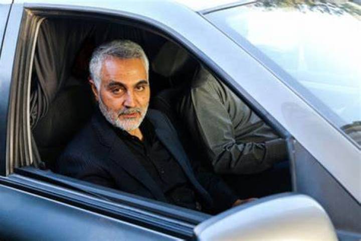 امام گواهی‌نامه رانندگی حاج قاسم را امضا کرد!