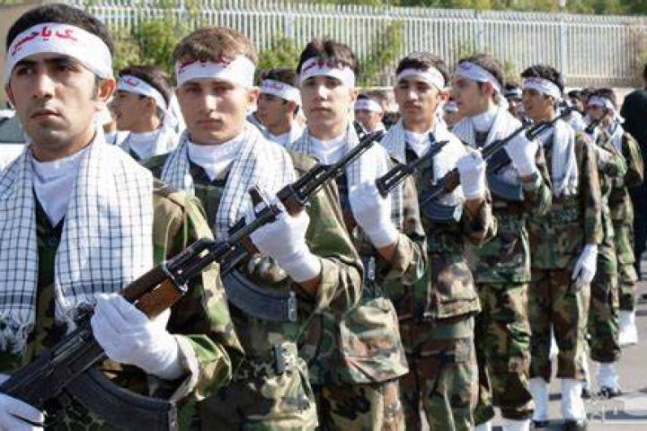 بسیجی هنوز می خورد و می خوابد