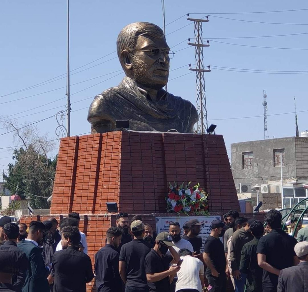  ” النصب التذكاري للشهيد القائد أبو مهدي المهندس “