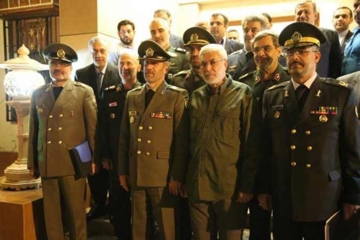  ” كبار الشخصيات القيادة العسكرية الإيرانية مع الحاج ابو مهدي المهندس “