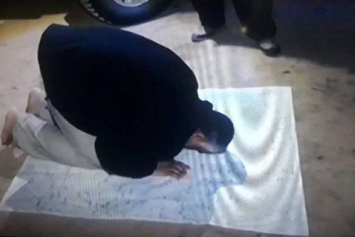  ” صلاة الحاج على الخريطة “