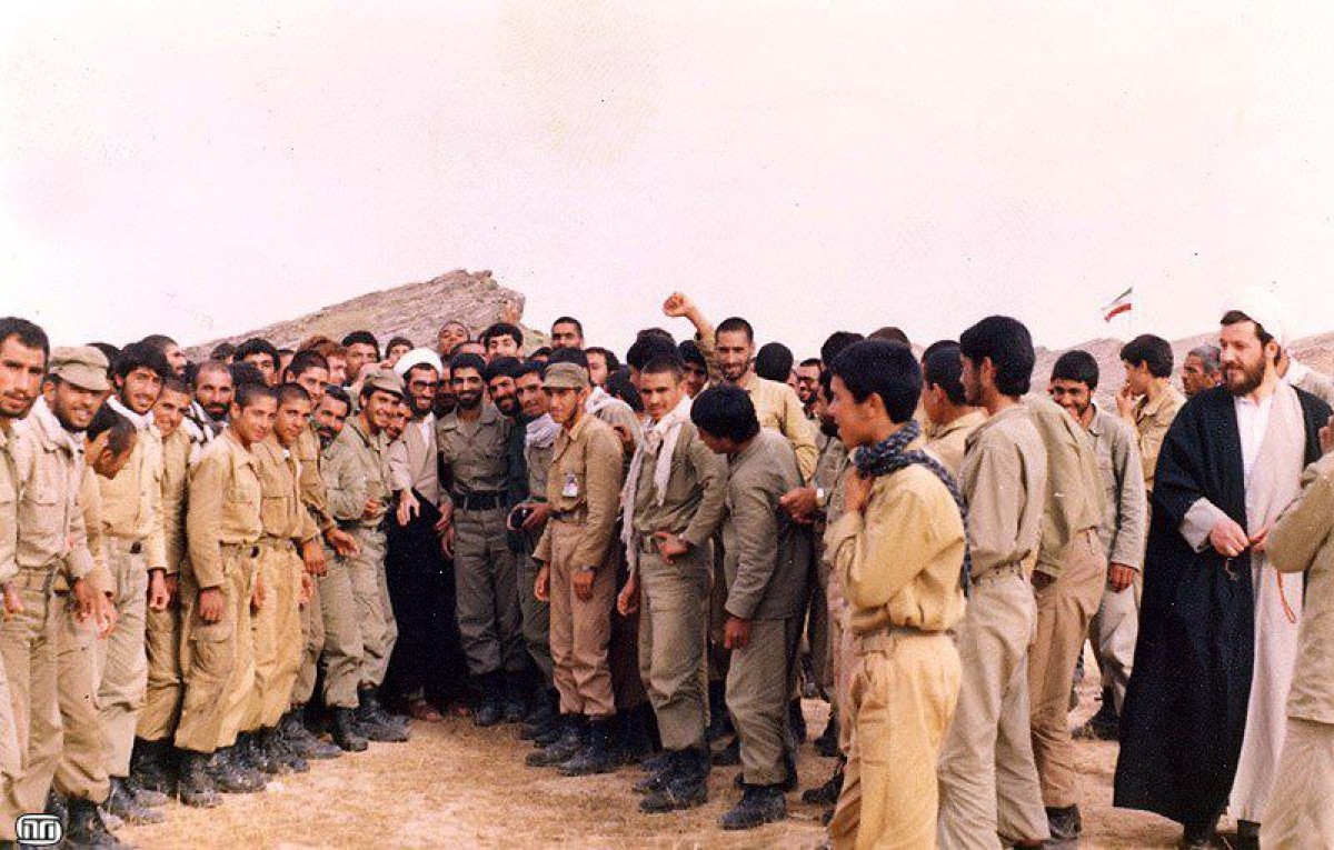 حاج قاسم همان غذایی را میخورد که سربازان و نیروها میخوردند…