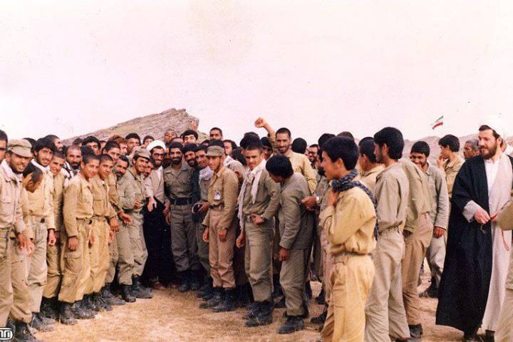 حاج قاسم همان غذایی را میخورد که سربازان و نیروها میخوردند…