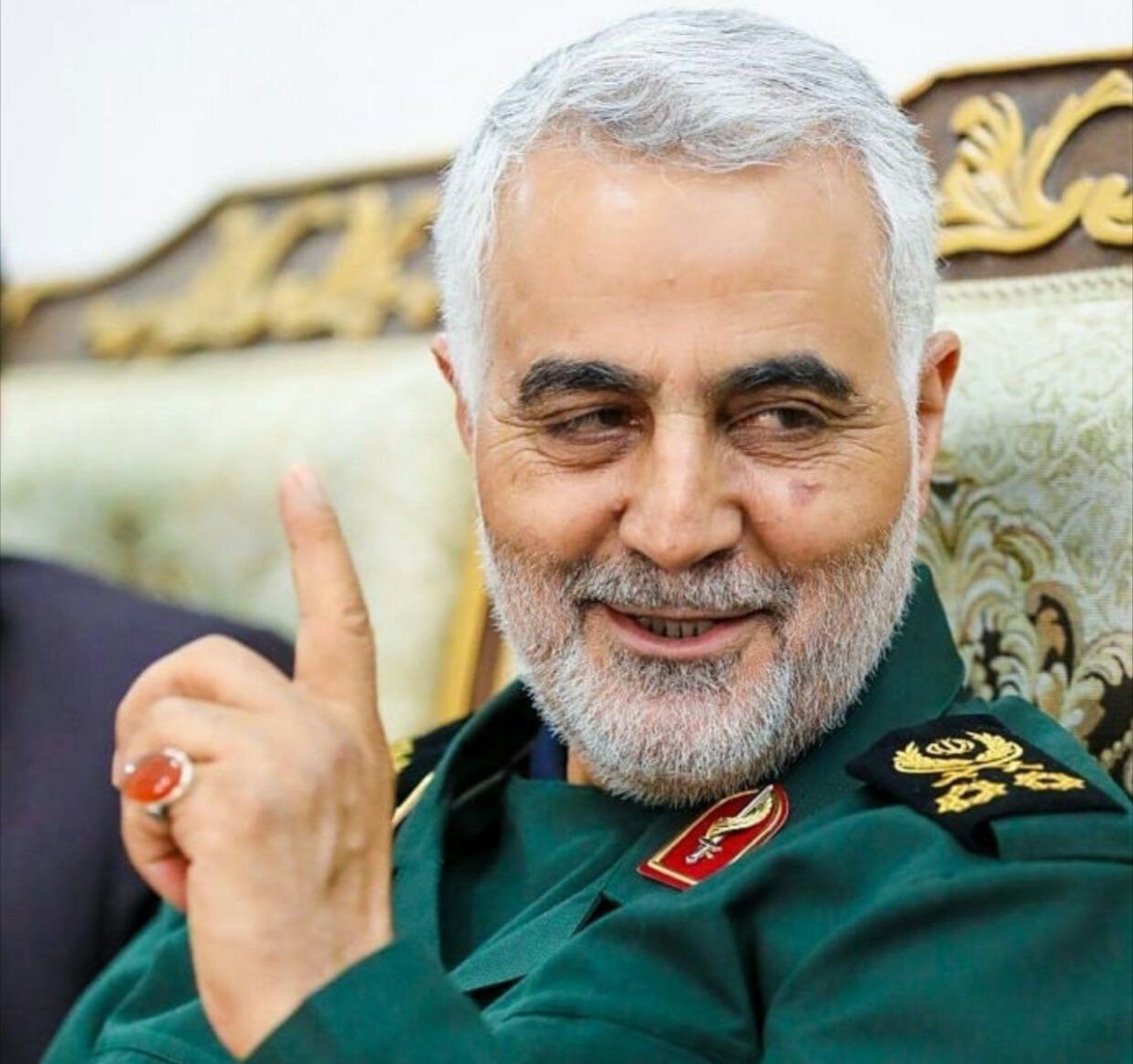 ما در عصر یک قهرمانِ واقعی نفس می کشیم…