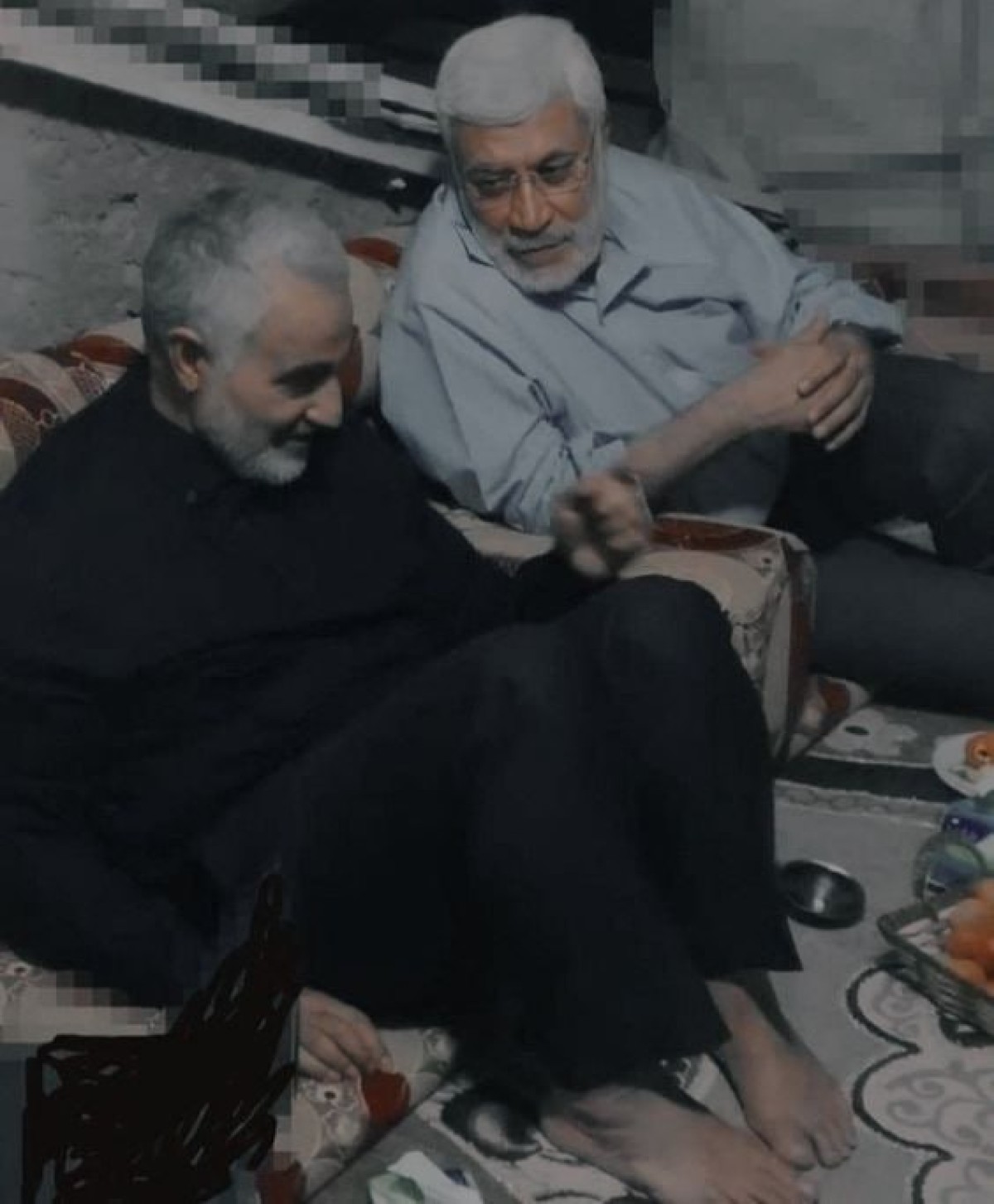 خوش آن ساعت نشیند دوست با دوست…