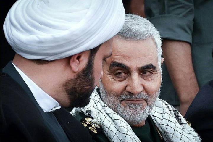 کارگردان خداست، ما بازیگریم