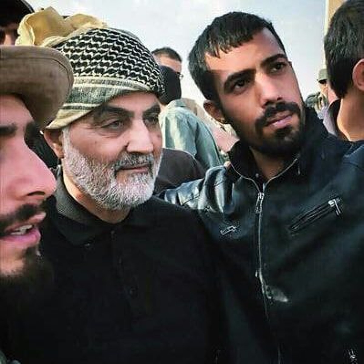 شرط را باختند کسانی که گفتند پیدا می‌کنیم عکس حاجی را پشت میز…