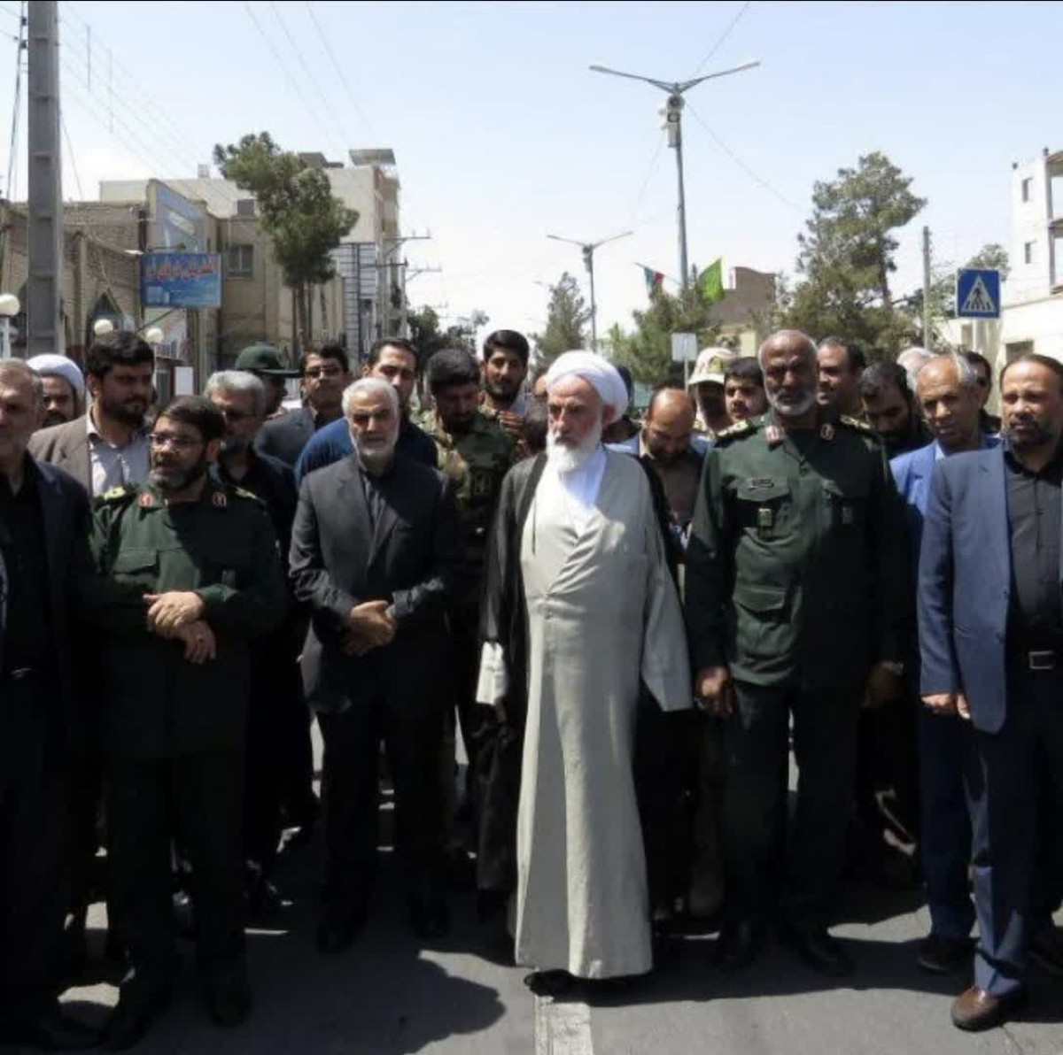 کاش جوری زندگی کنیم …