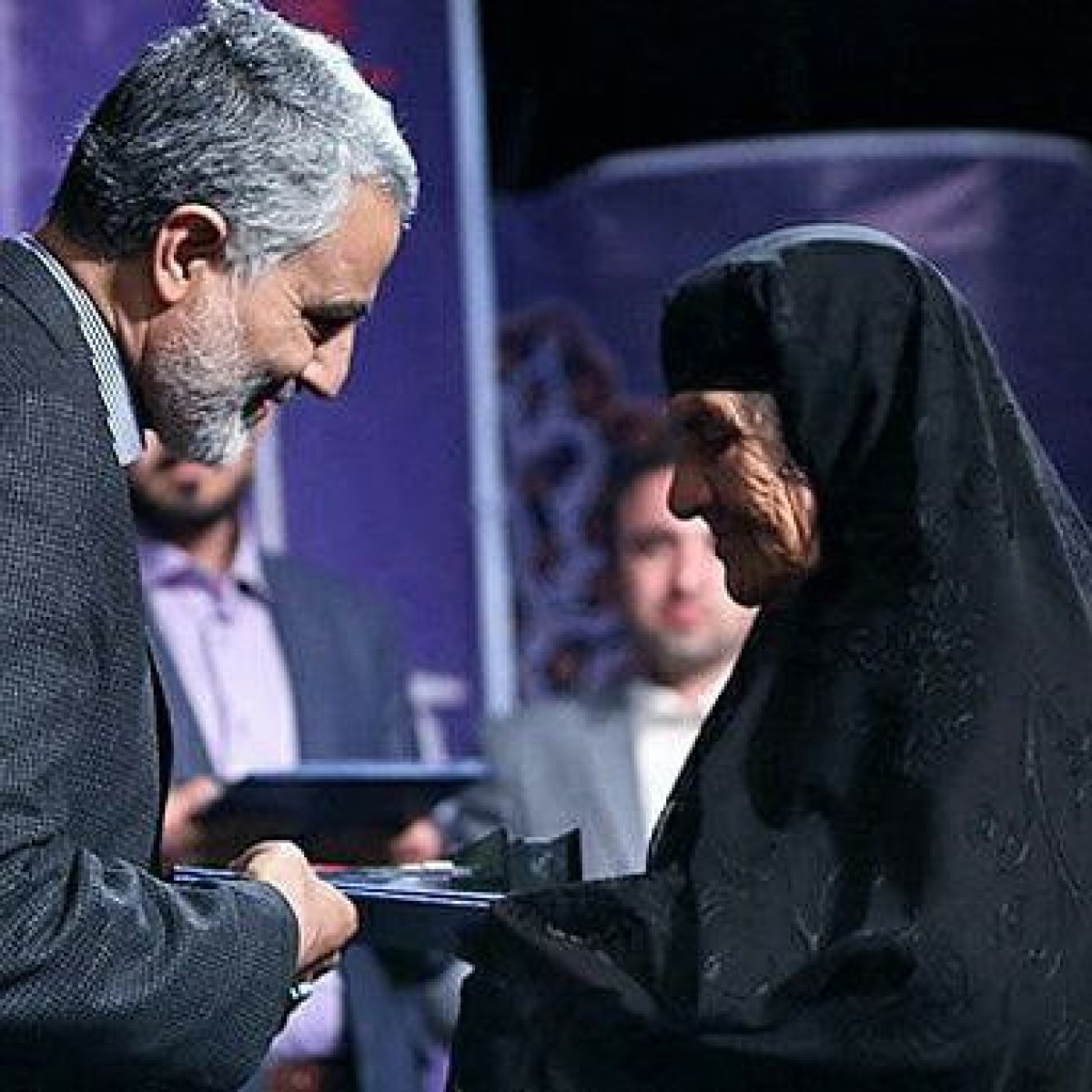 او‌ طرز‌ نگاهش‌ به خدا شعبه‌ ندارد …