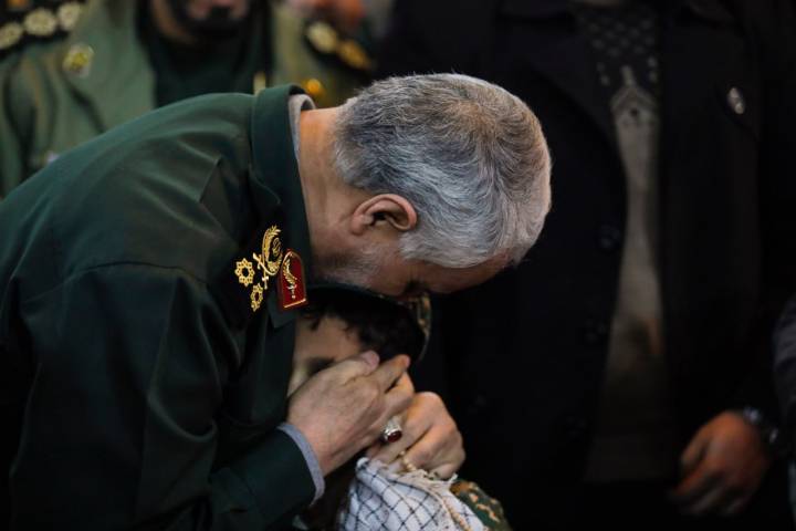 فرمانده‌ی قلوب مظلومین دنیا