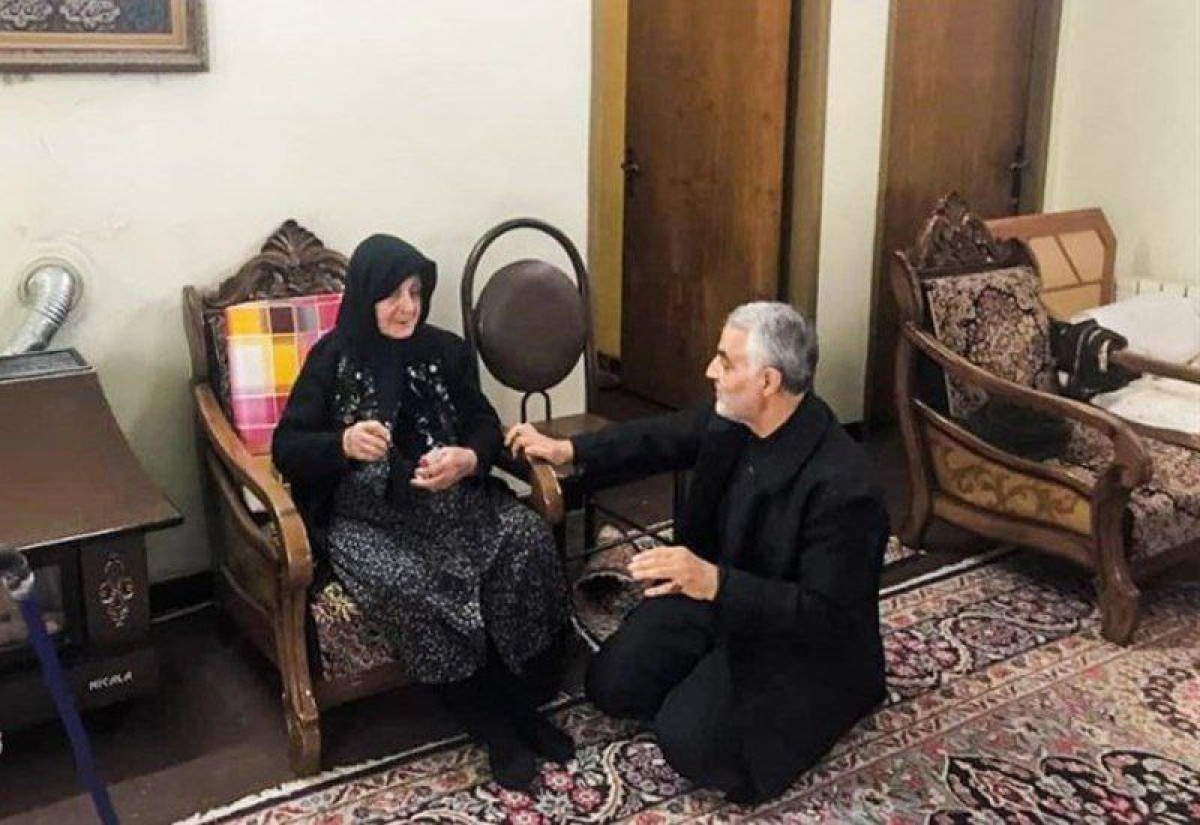 تمام دل‌ خوشی‌اش سر زدن‌های گاه‌ و بیگاه حاج‌ قاسم بود…