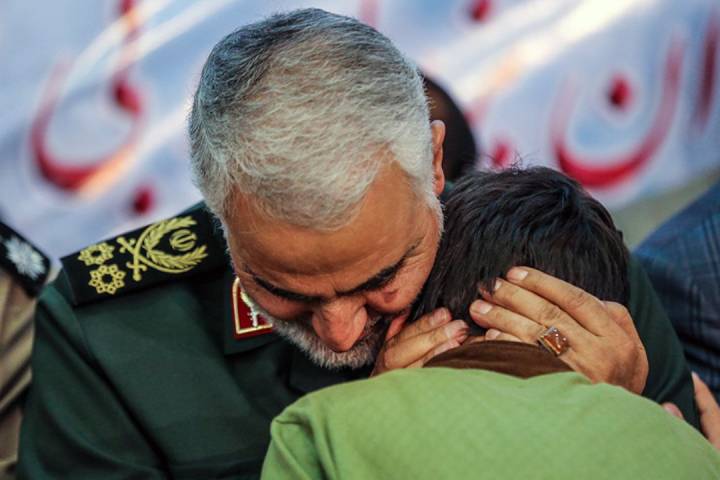 شهدا صاحبان معجزه و کرامت و راه اتصال بندگان به خداوند هستند…