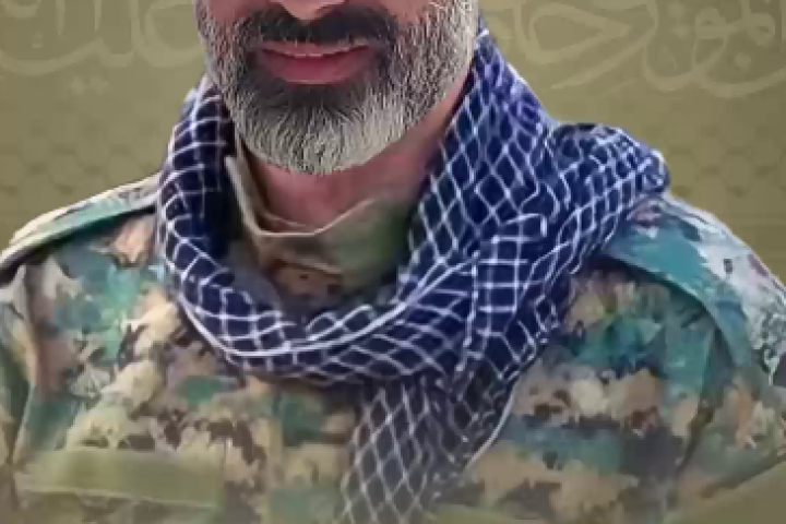 لحظاتی از دیدار شهید عباس محمد رعد با  فرزندش که به یاد حاج قاسم، او را سلیمانی نام نهادند…