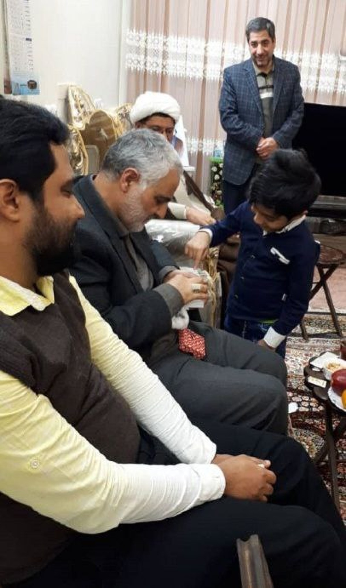 سَحَـرِ اولِ ماه است و  یادم افتاد...