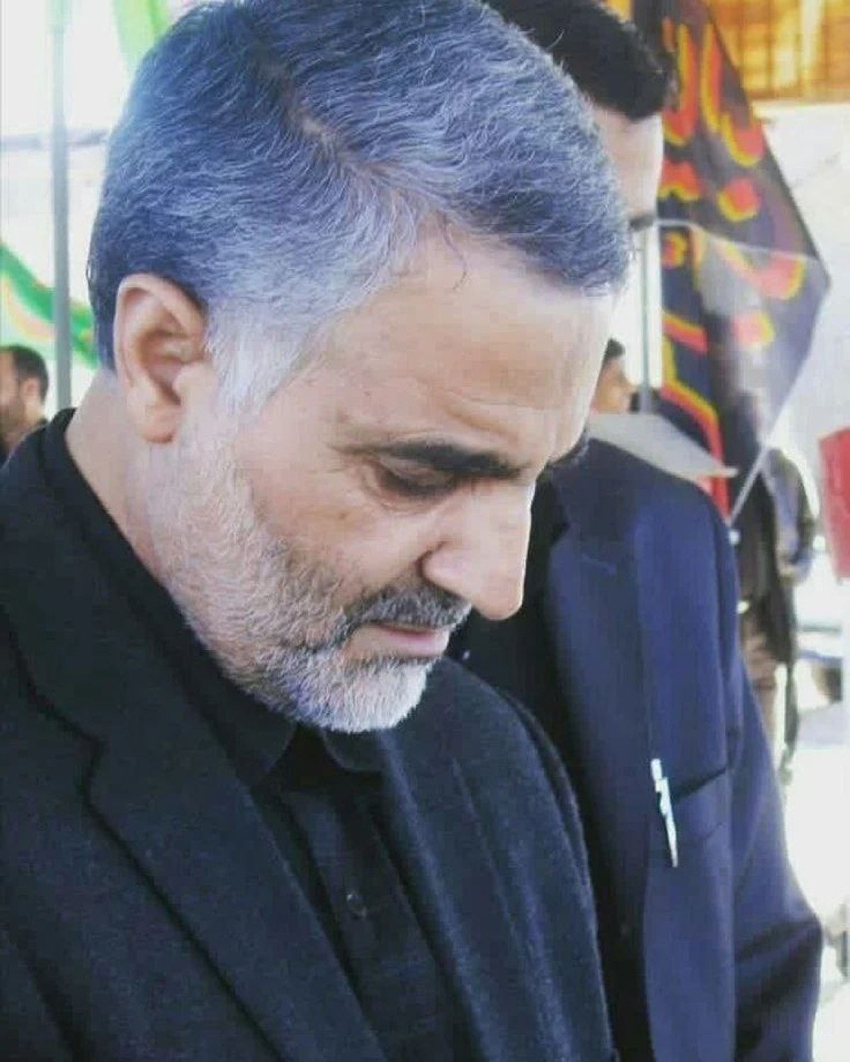 او تا ابد زنده است...